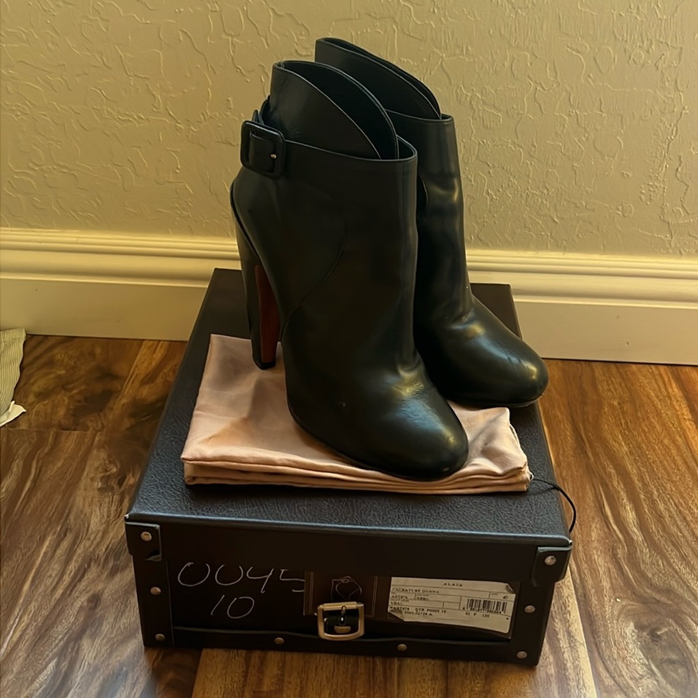 Alaia Black High Heel Side Buckle Booties 40